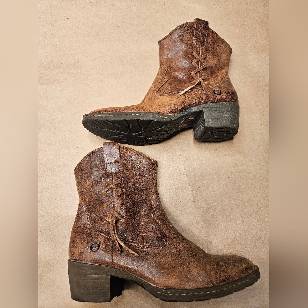 Born Karin distressed leather ankle boots in a tobacco brown color. Size 7